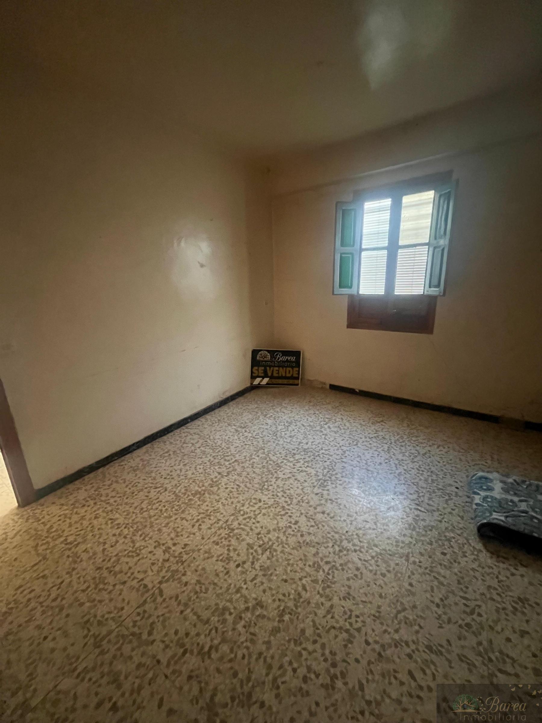 For sale of building in Rute