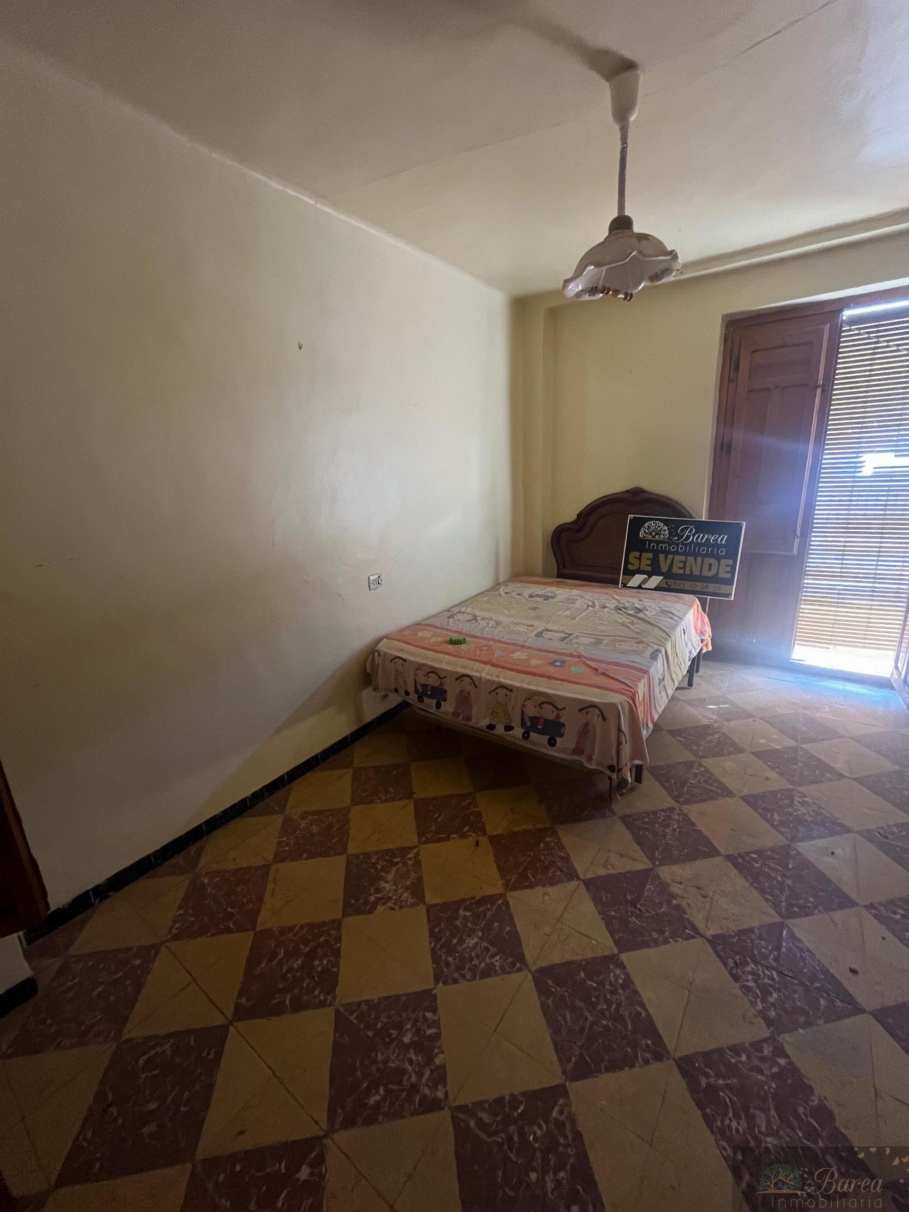 For sale of building in Rute