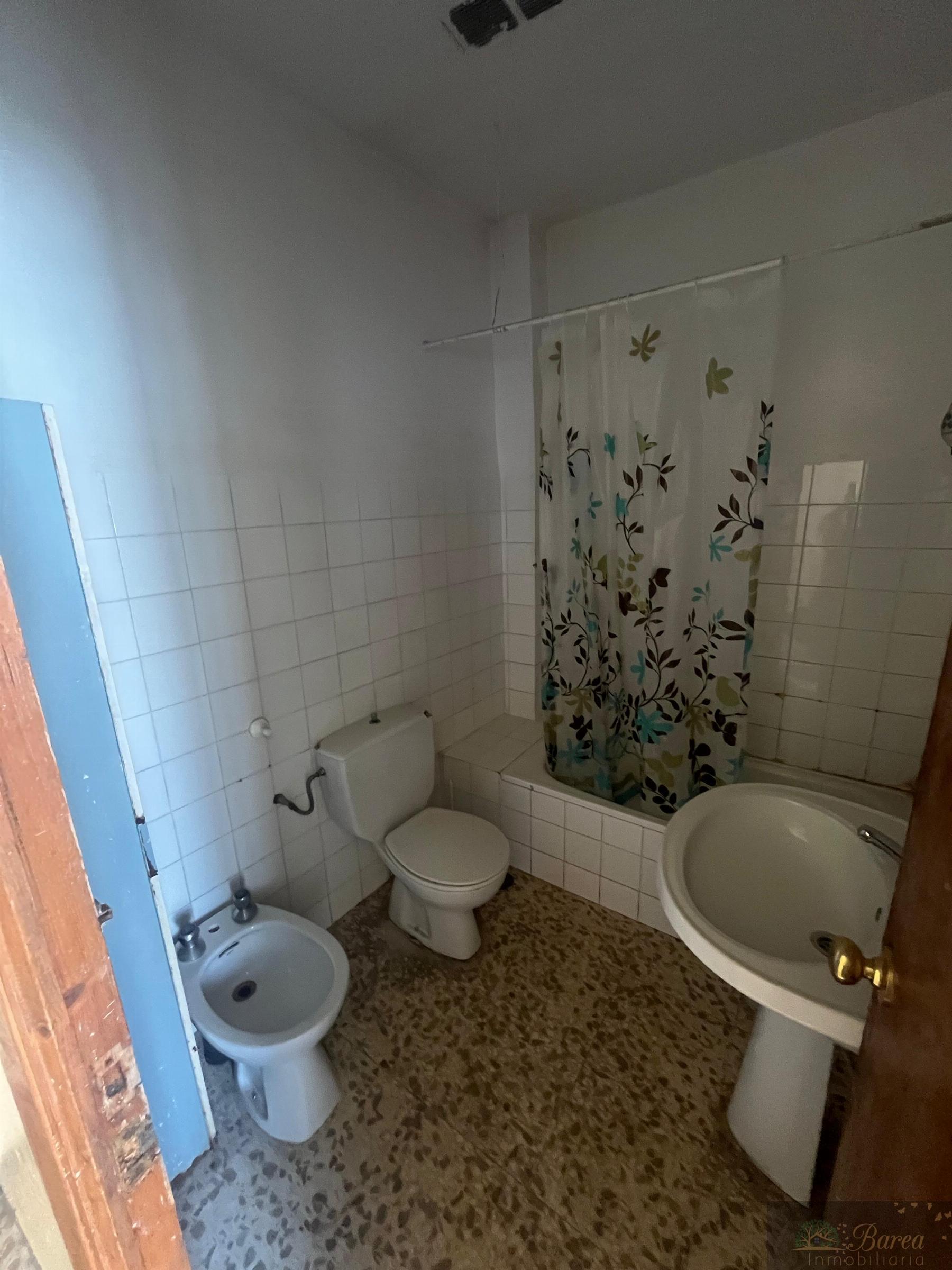 For sale of building in Rute