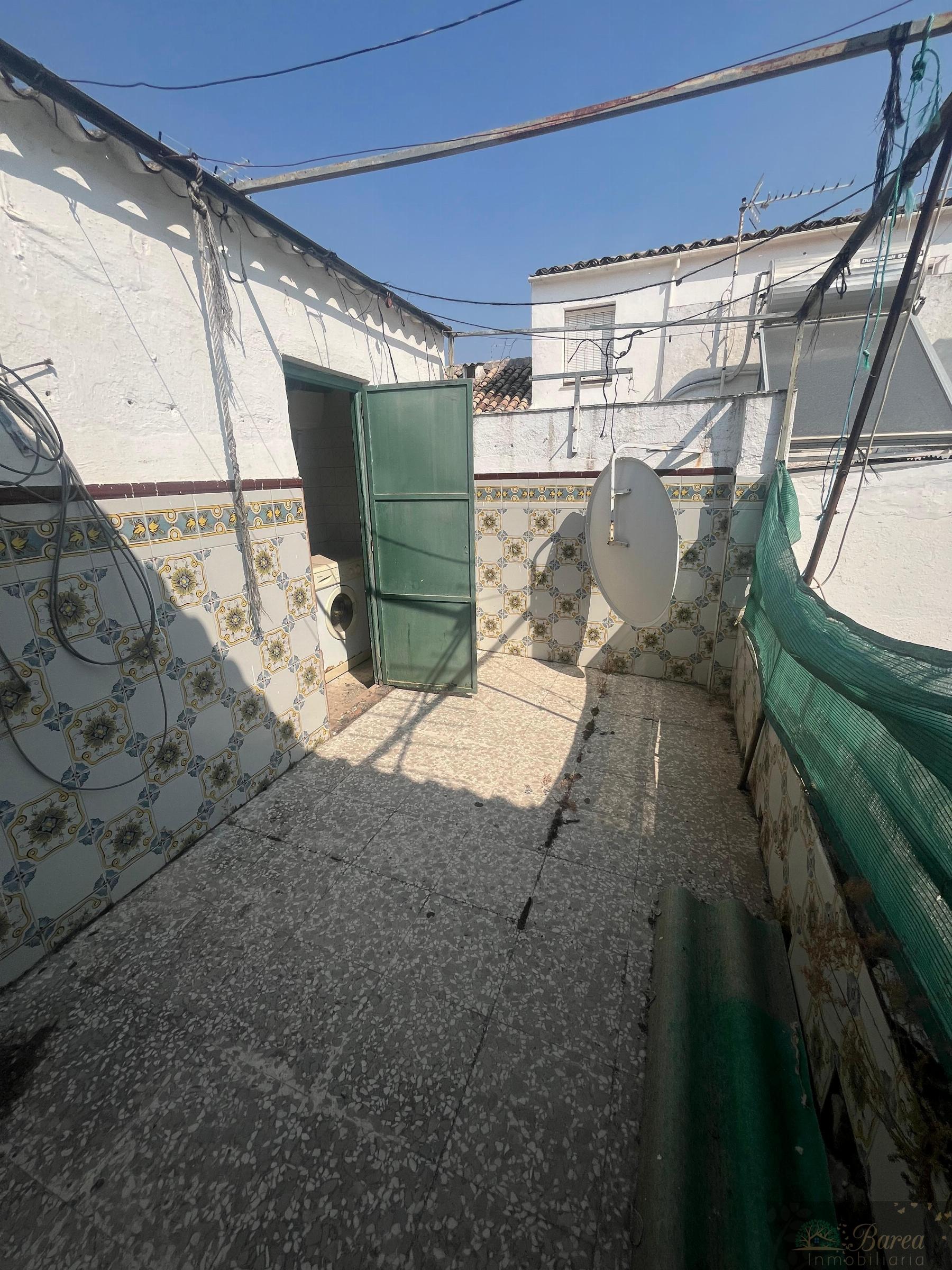 For sale of building in Rute