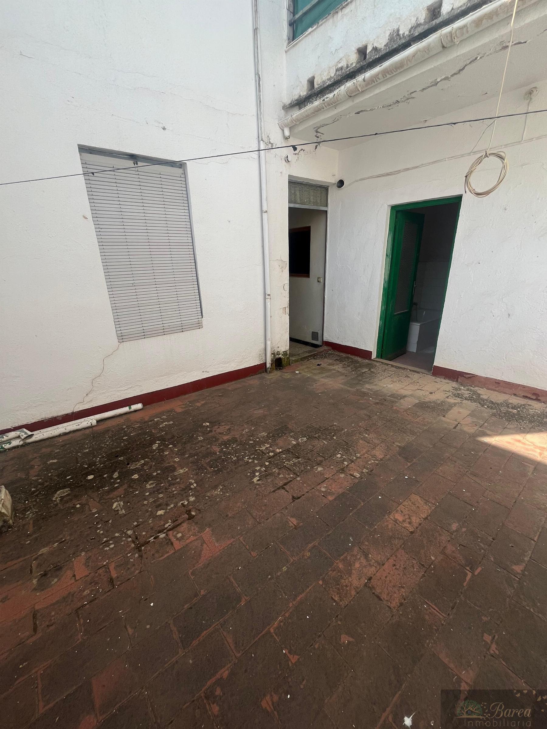 For sale of building in Rute