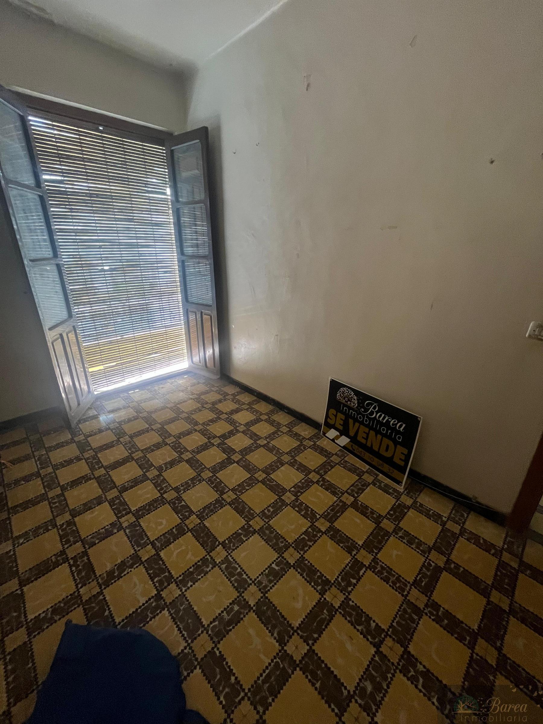 For sale of building in Rute