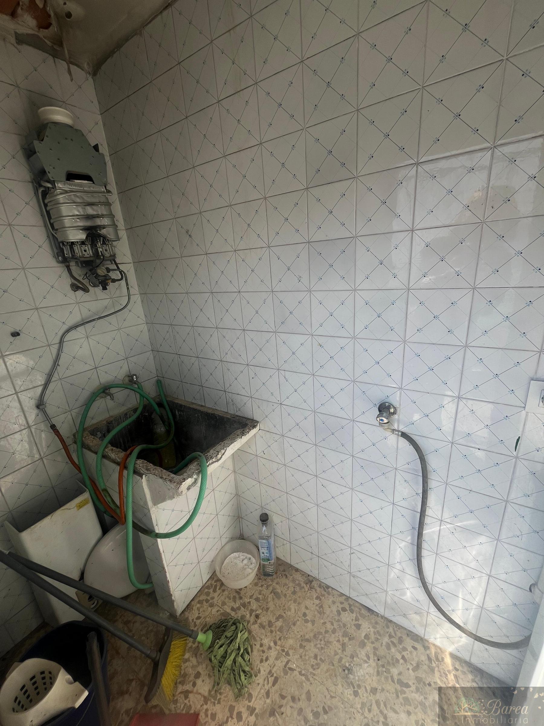 For sale of building in Rute