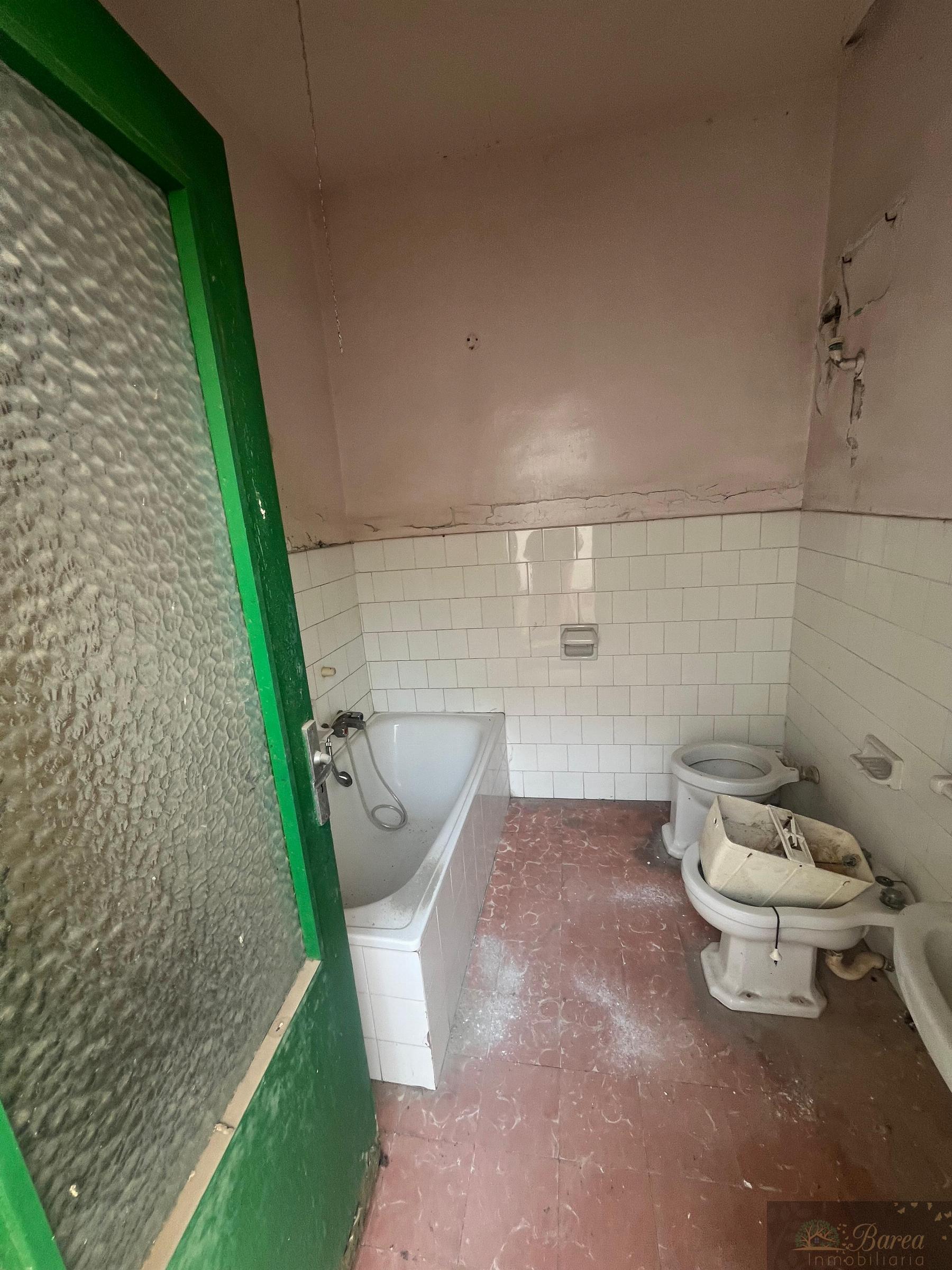 For sale of building in Rute