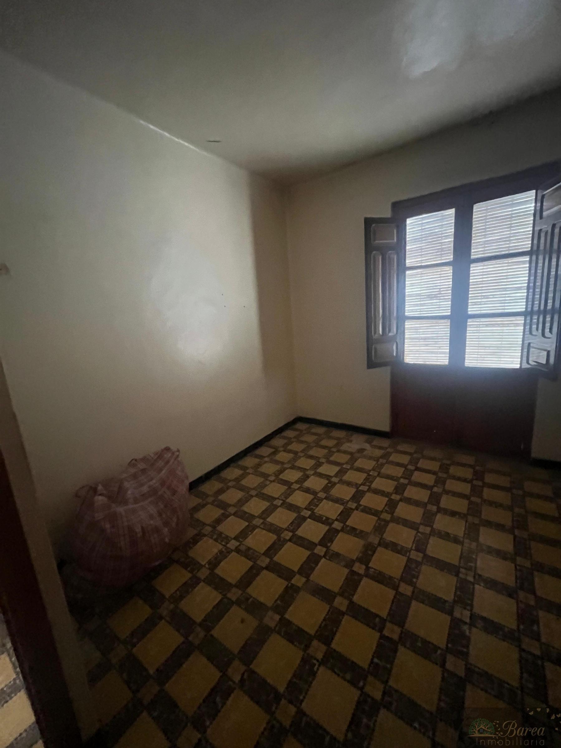 For sale of building in Rute