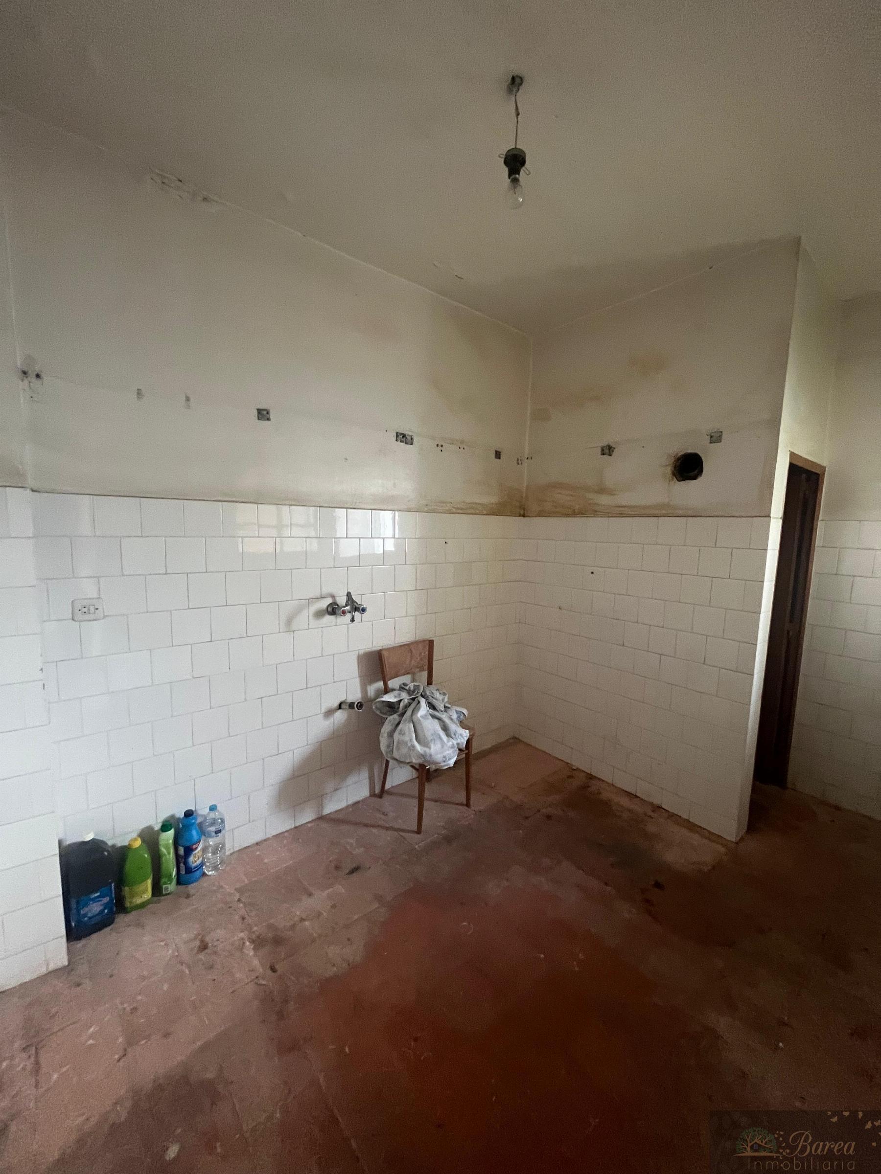 For sale of building in Rute