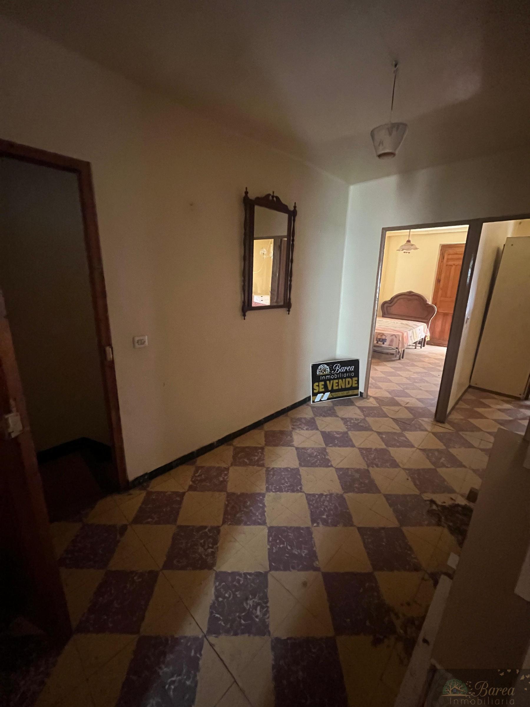 For sale of building in Rute