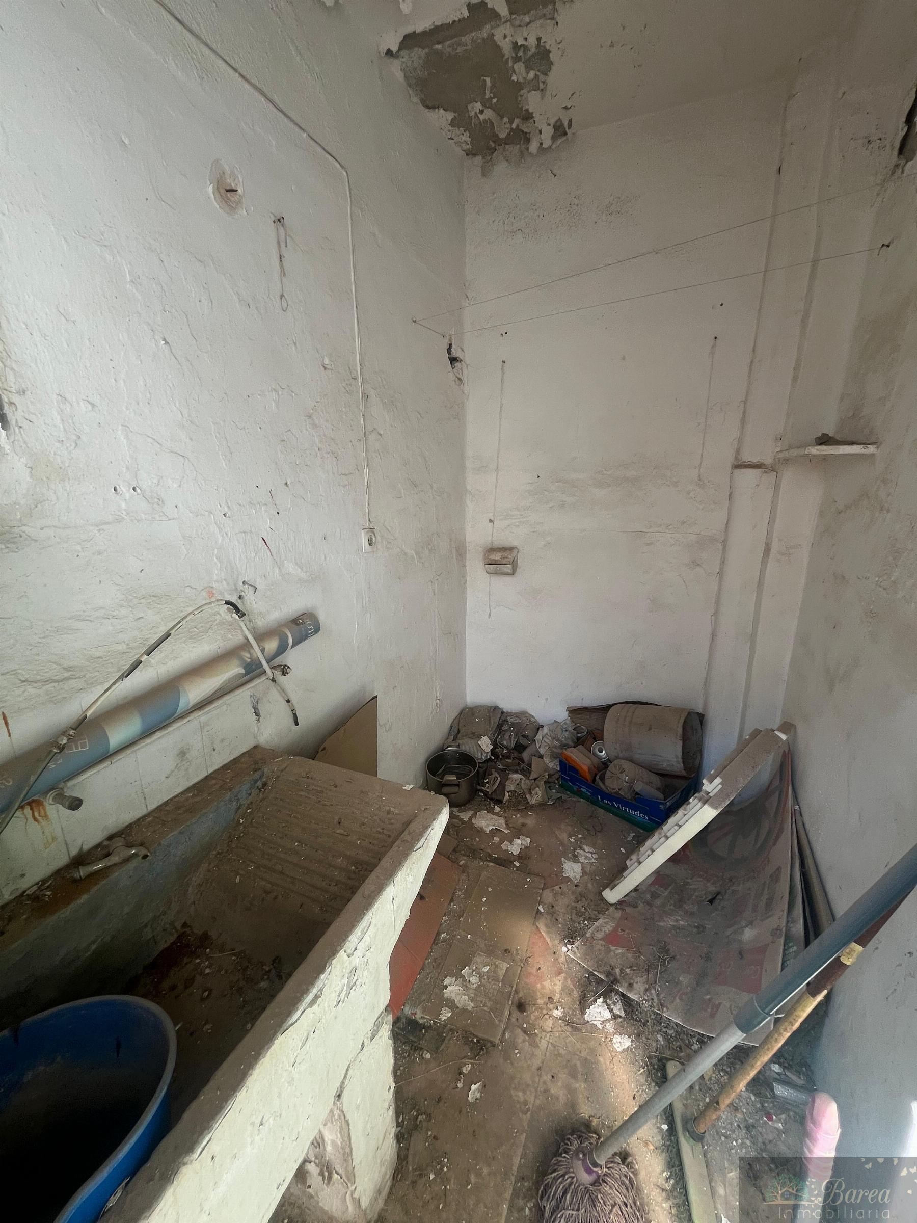 For sale of building in Rute