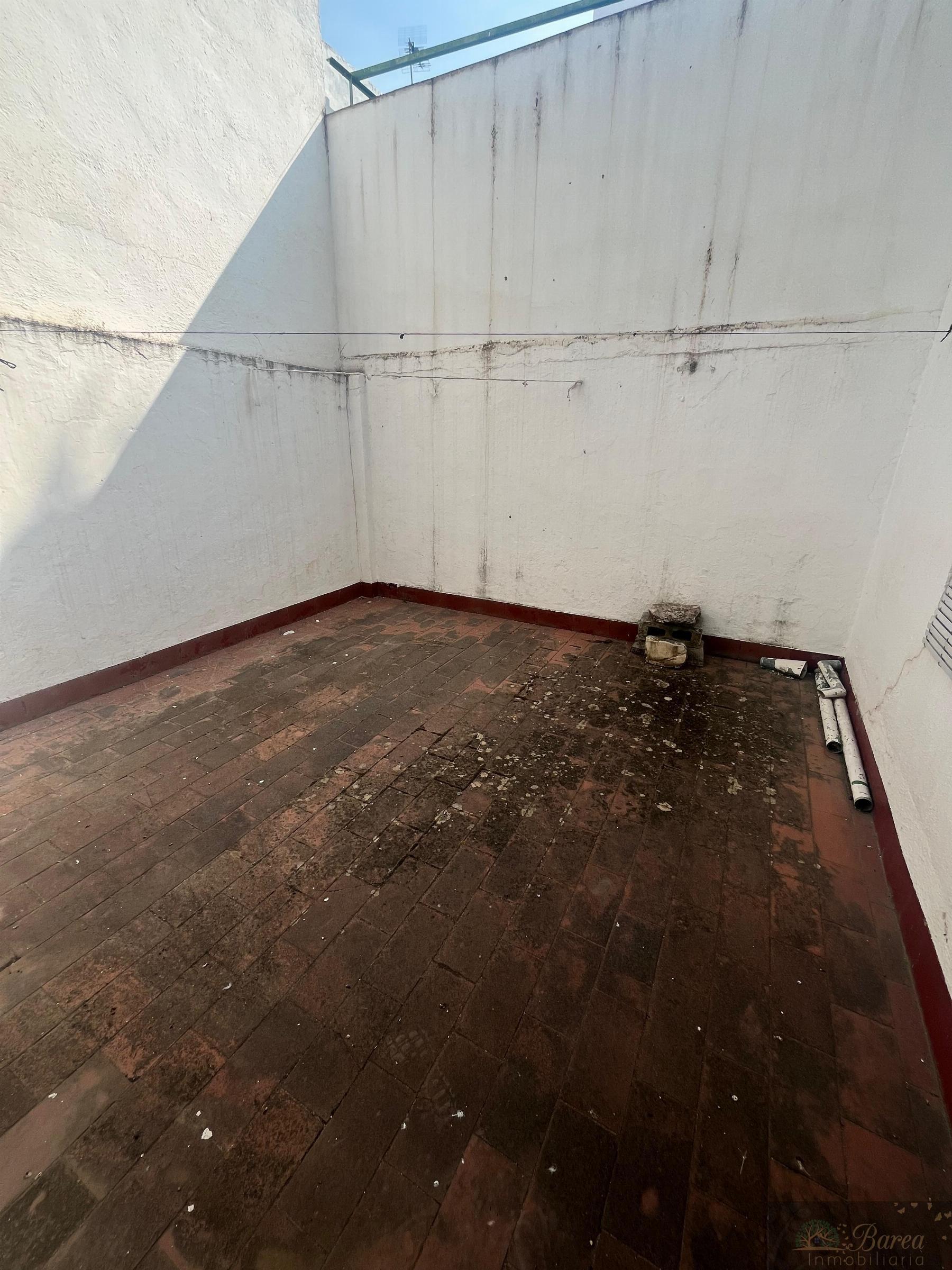 For sale of building in Rute