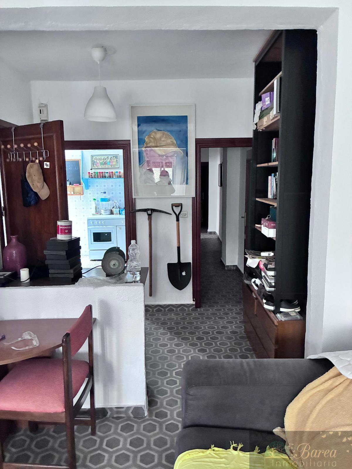 For sale of building in Rute