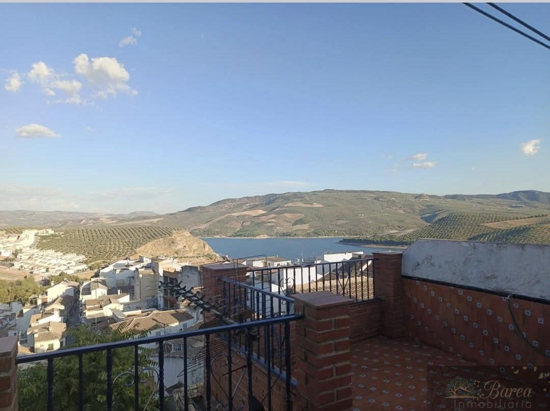 Venta de casa en Iznájar