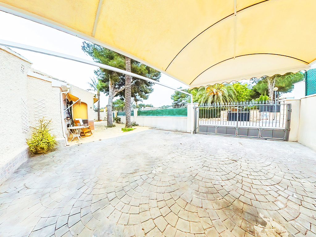 Venta de chalet en Orihuela Costa