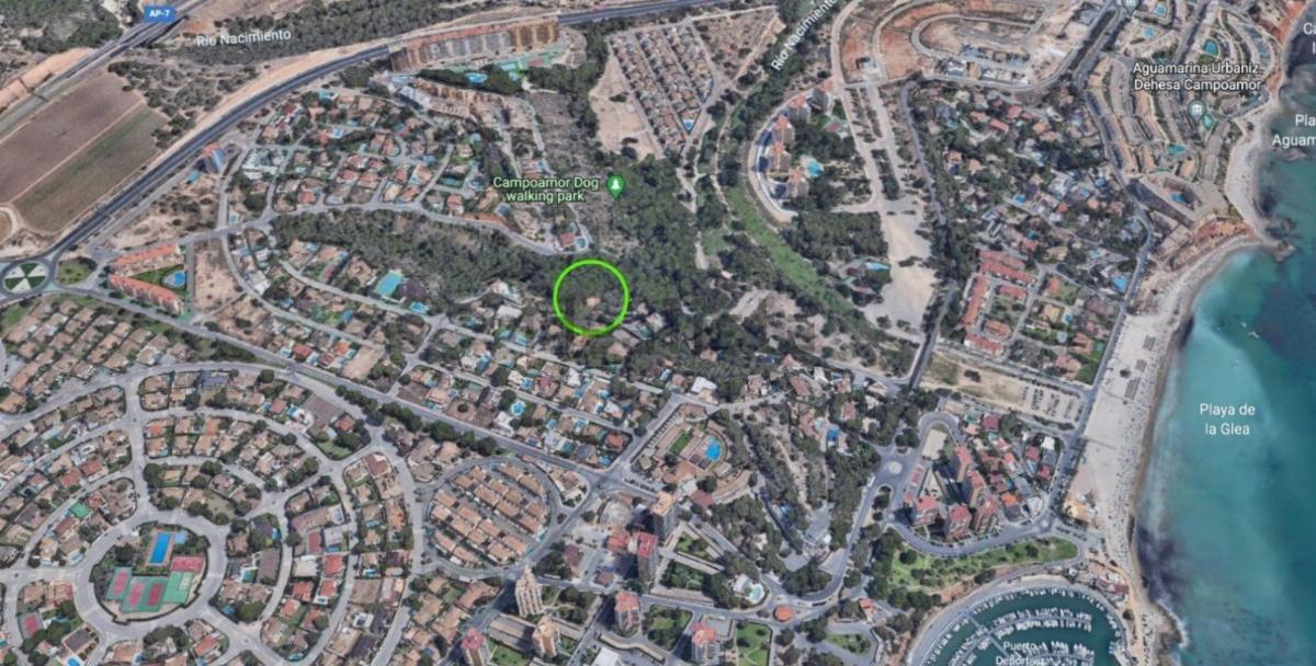 For sale of villa in Orihuela Costa