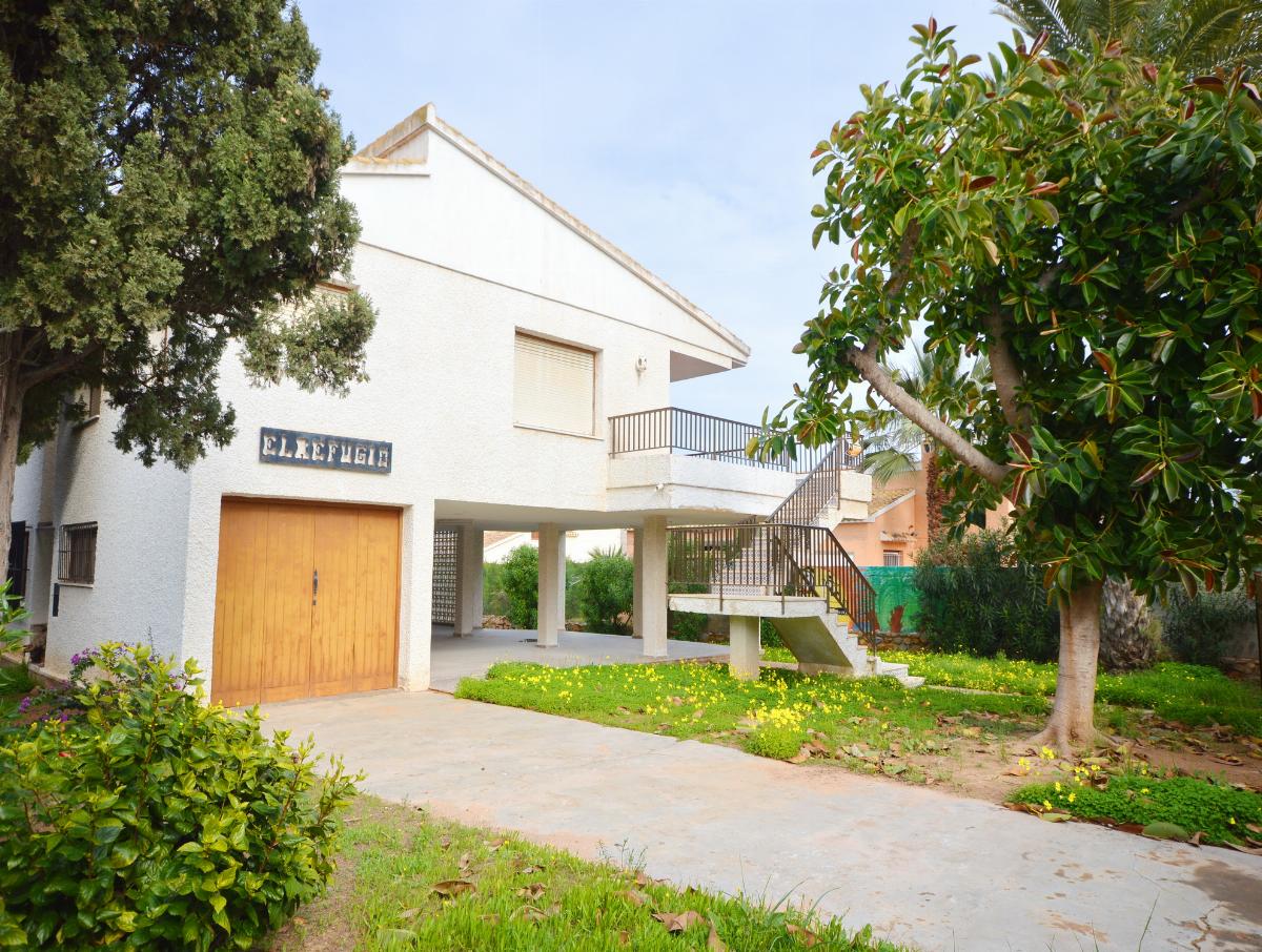 For sale of villa in Orihuela Costa