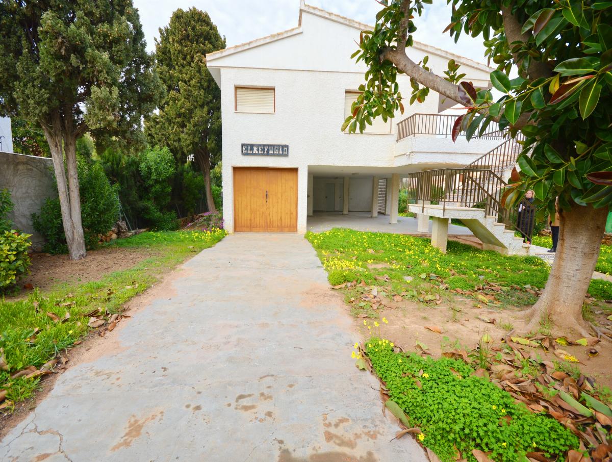 For sale of villa in Orihuela Costa