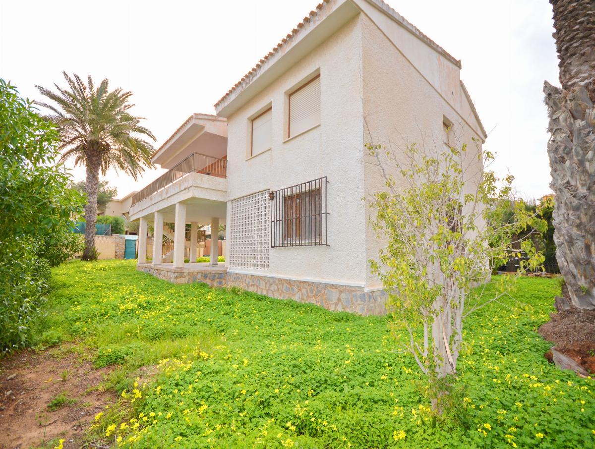 For sale of villa in Orihuela Costa