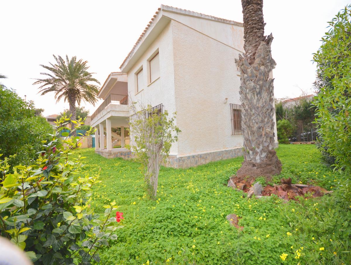 For sale of villa in Orihuela Costa
