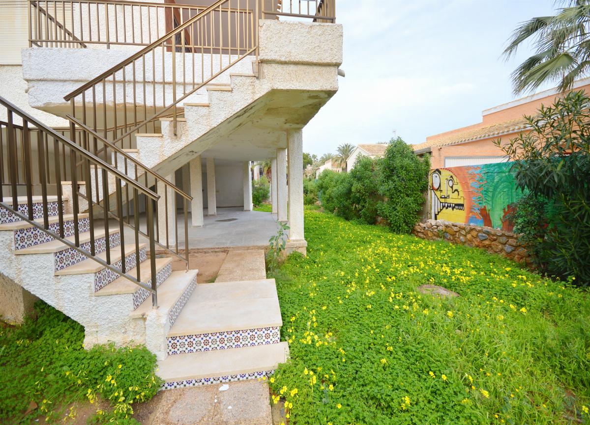 For sale of villa in Orihuela Costa