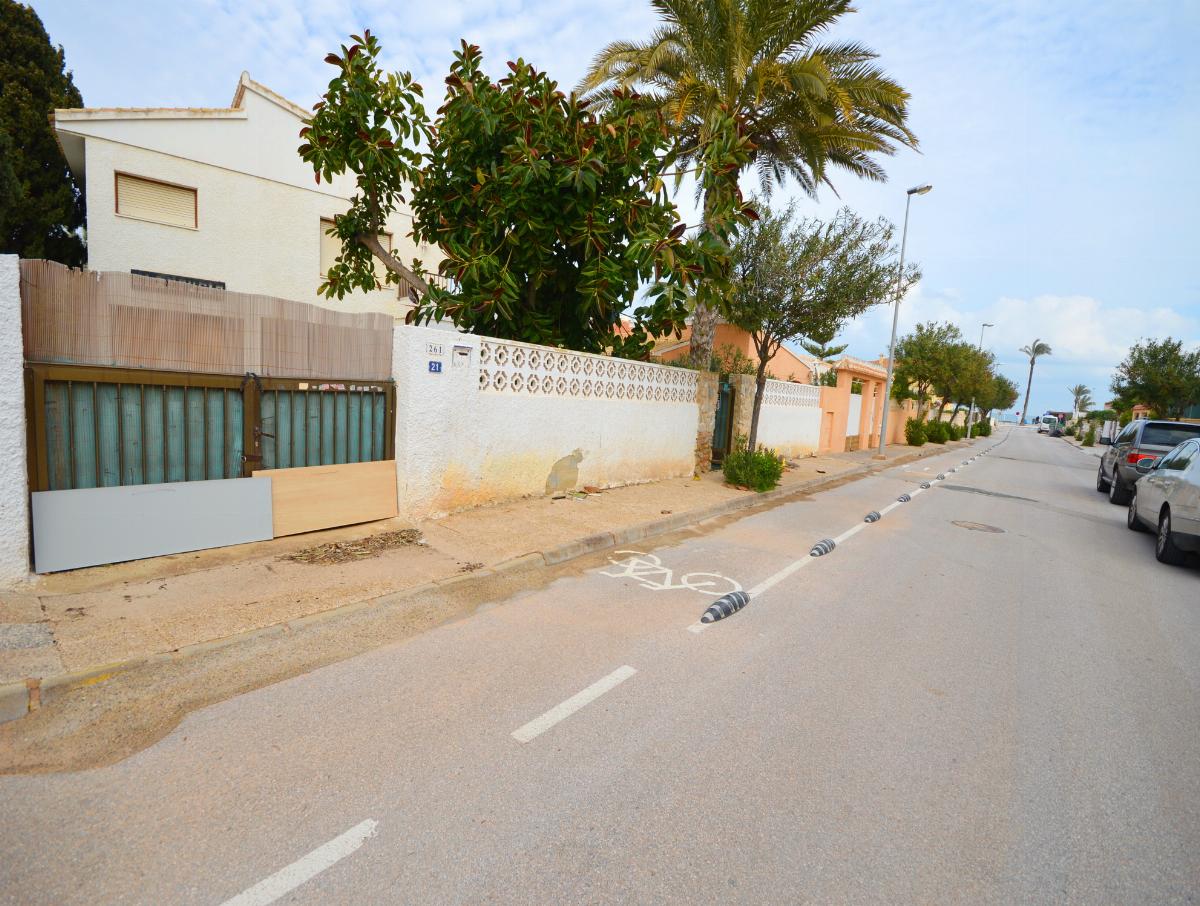 For sale of villa in Orihuela Costa
