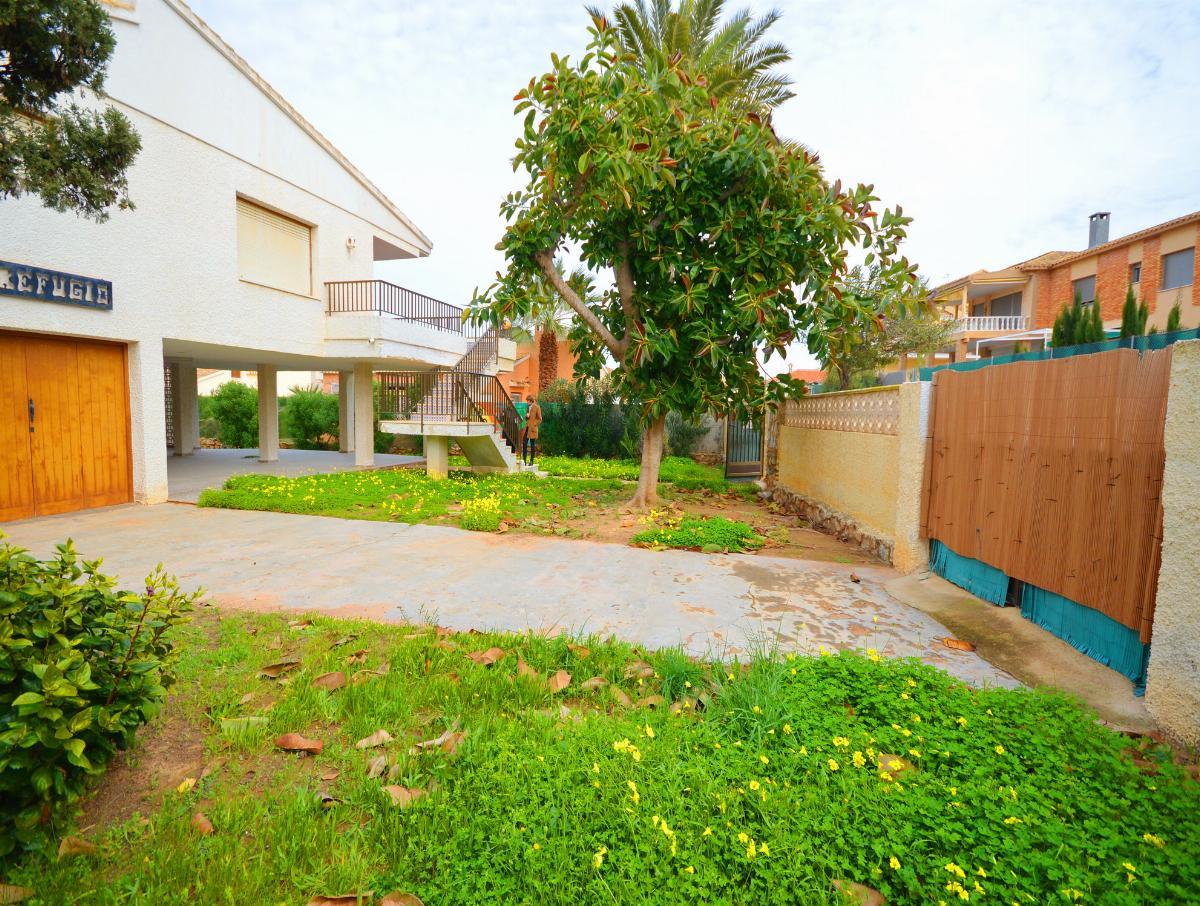 For sale of villa in Orihuela Costa