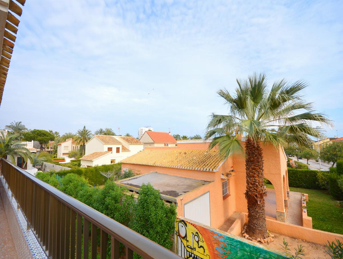 For sale of villa in Orihuela Costa
