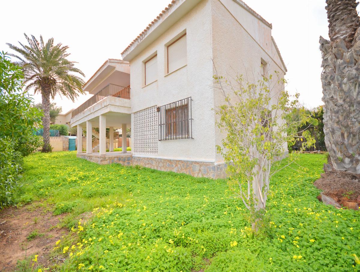 For sale of villa in Orihuela Costa