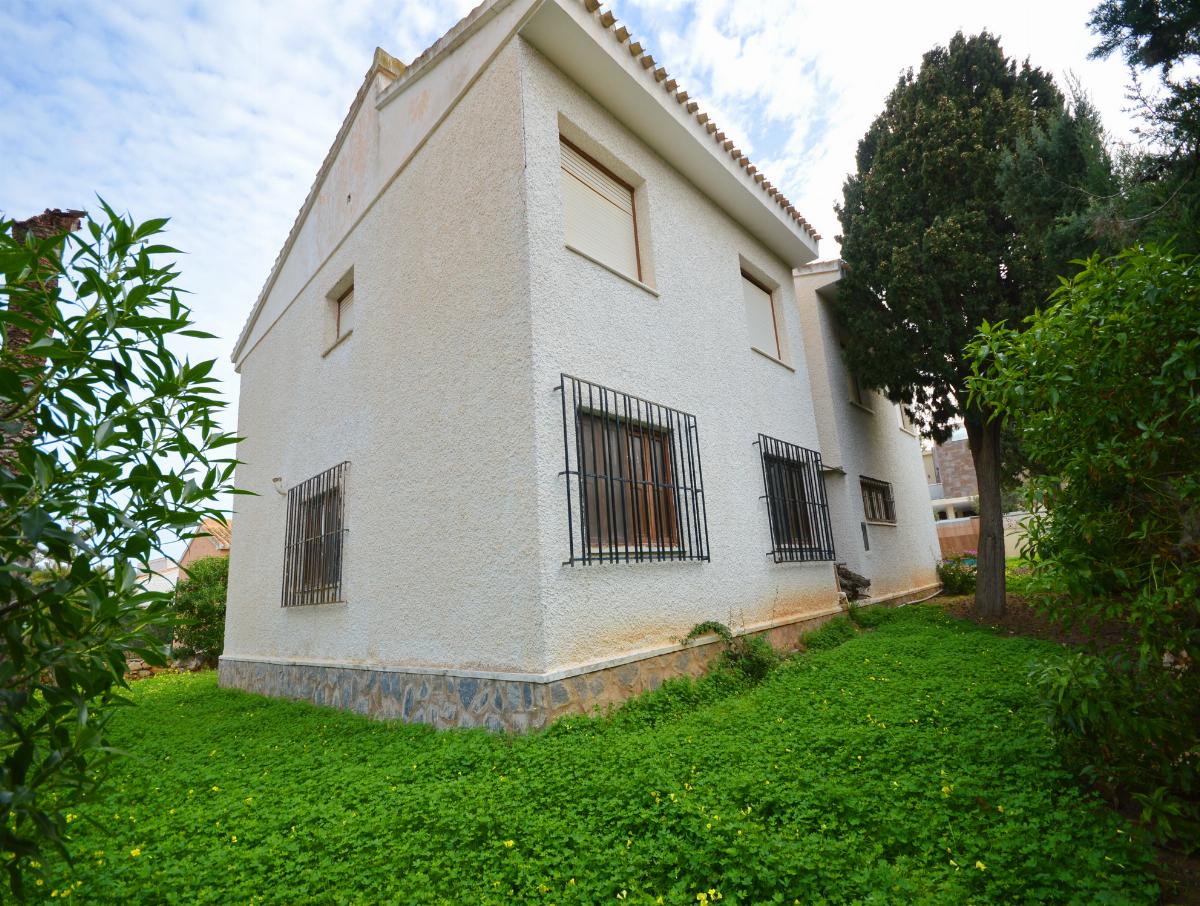 For sale of villa in Orihuela Costa