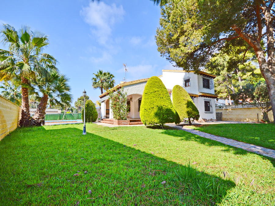 Venta de chalet en Orihuela Costa