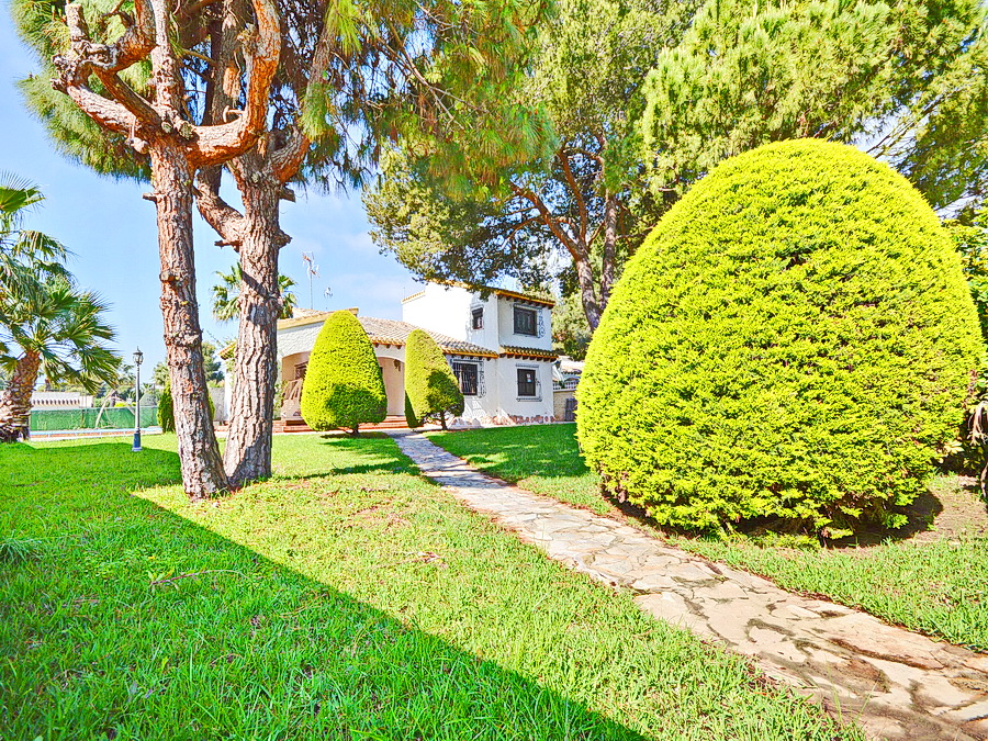For sale of chalet in Orihuela Costa