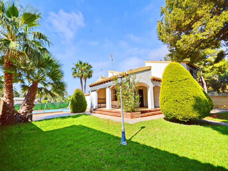 For sale of chalet in Orihuela Costa