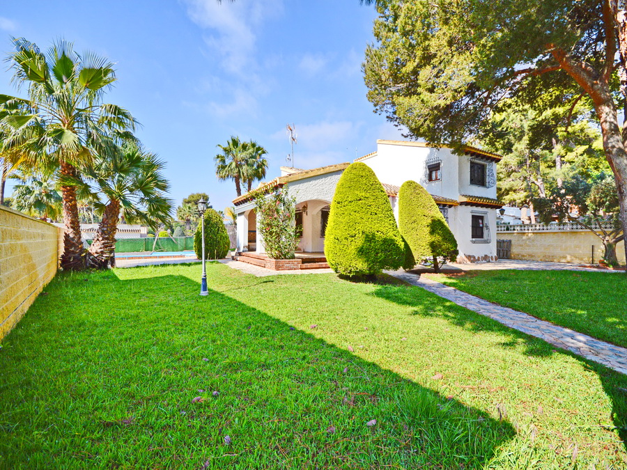 For sale of chalet in Orihuela Costa