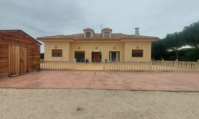 For sale of villa in Hondón De Las Nieves