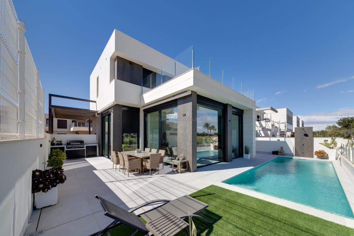 Venta de villa en Pilar de la Horadada