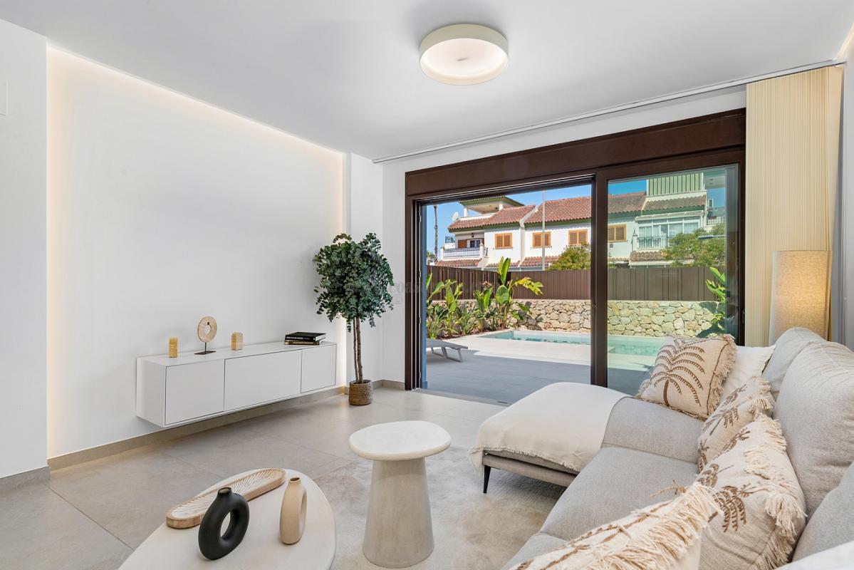 Venta de villa en Pilar de la Horadada