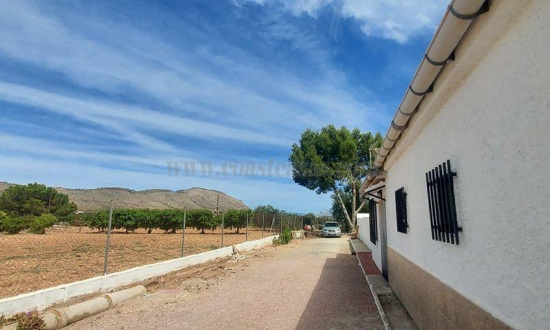 For sale of villa in Hondón De Las Nieves