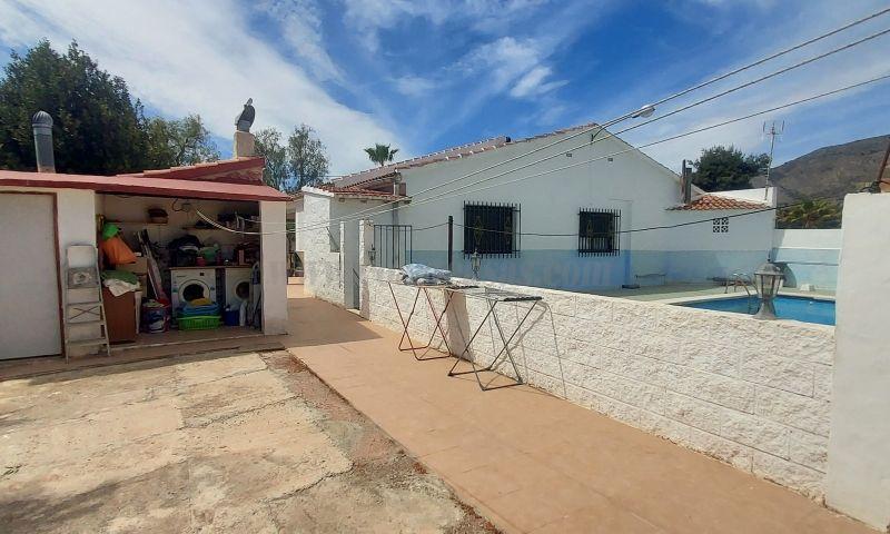 For sale of villa in Hondón De Las Nieves