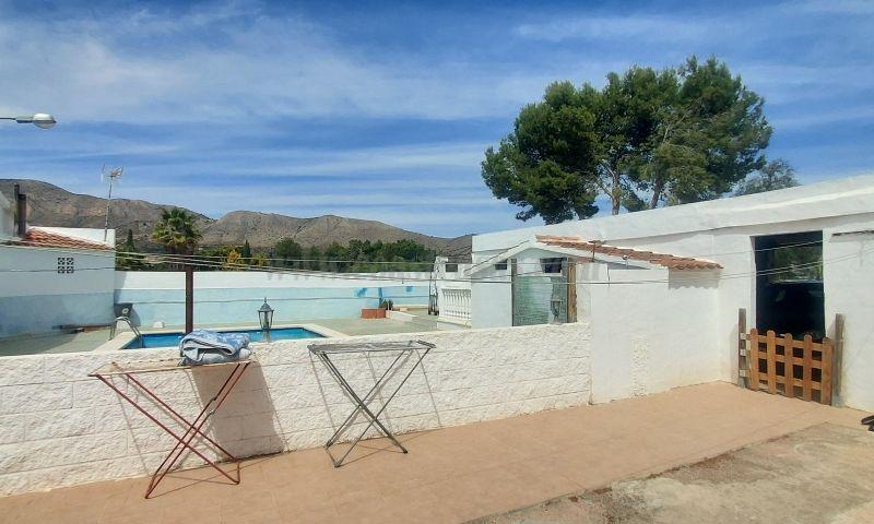 For sale of villa in Hondón De Las Nieves