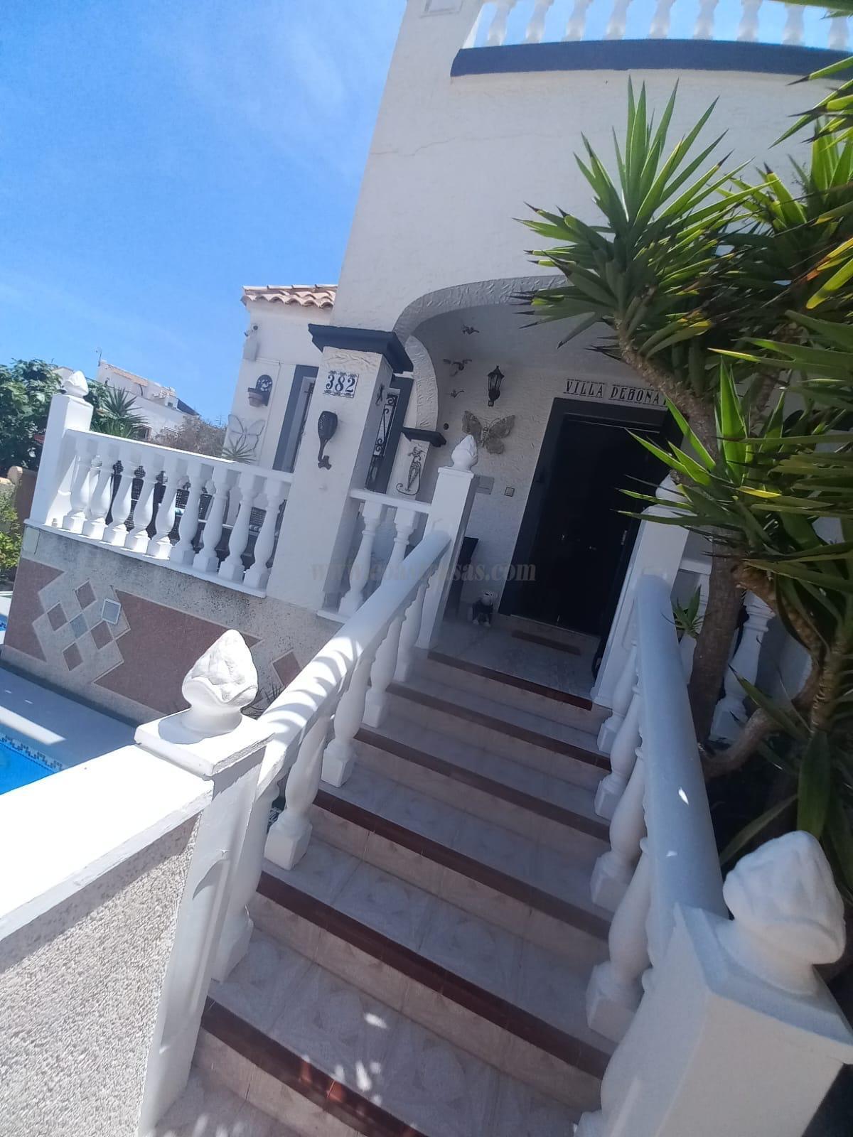 Venta de chalet en Orihuela Costa