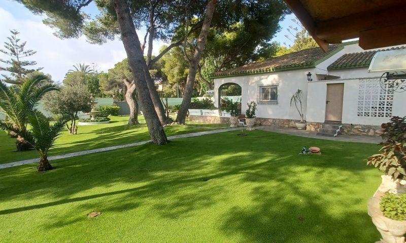 For sale of villa in Orihuela Costa