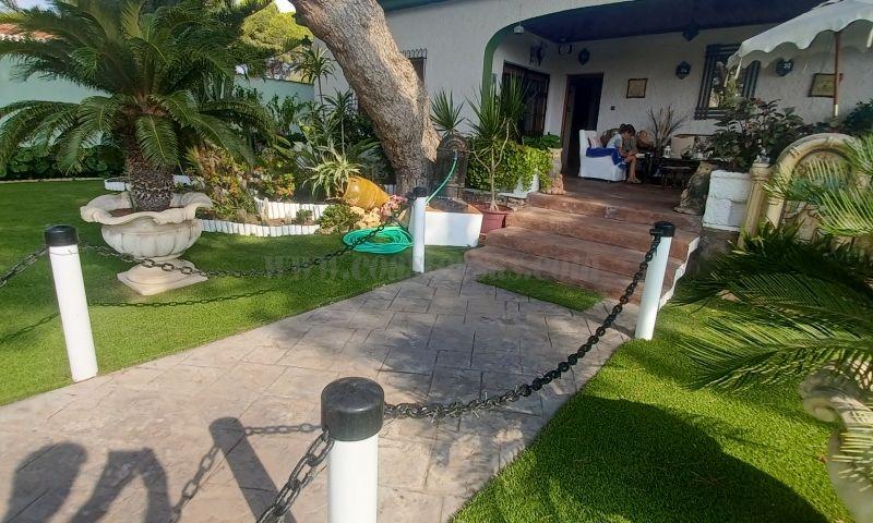 For sale of villa in Orihuela Costa