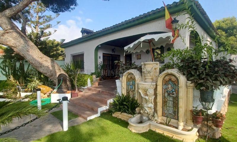 For sale of villa in Orihuela Costa