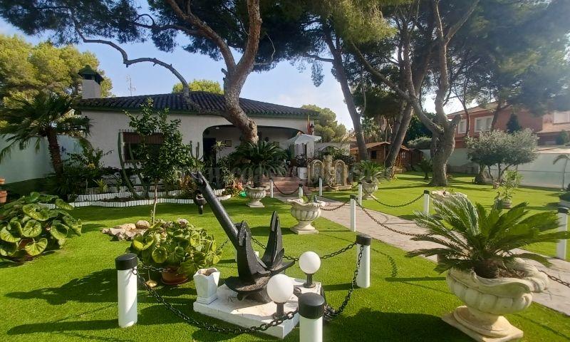 For sale of villa in Orihuela Costa