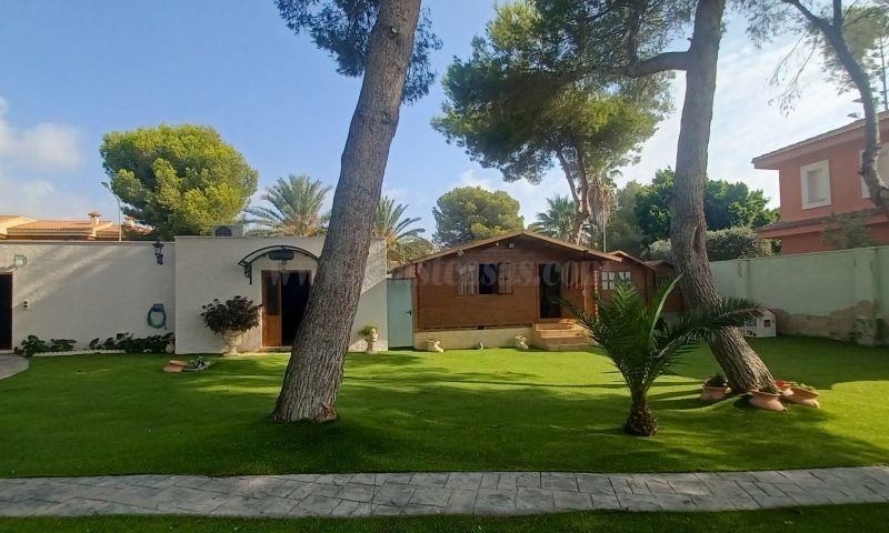 For sale of villa in Orihuela Costa