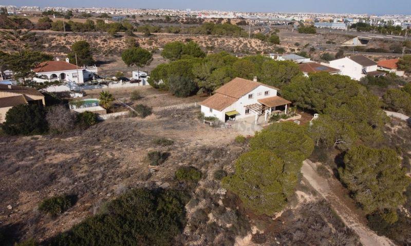 For sale of villa in Orihuela Costa