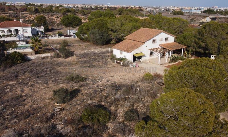 For sale of villa in Orihuela Costa