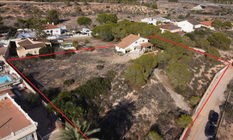 For sale of villa in Orihuela Costa