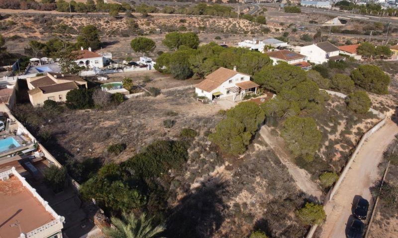 For sale of villa in Orihuela Costa