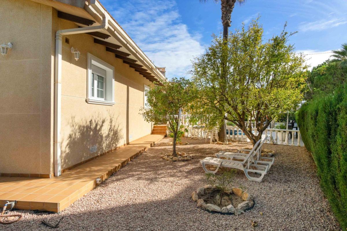 Venta de villa en Orihuela