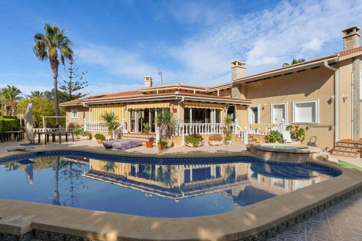 Venta de villa en Orihuela