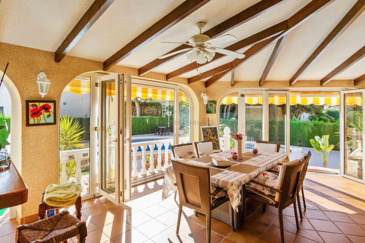 Venta de villa en Orihuela